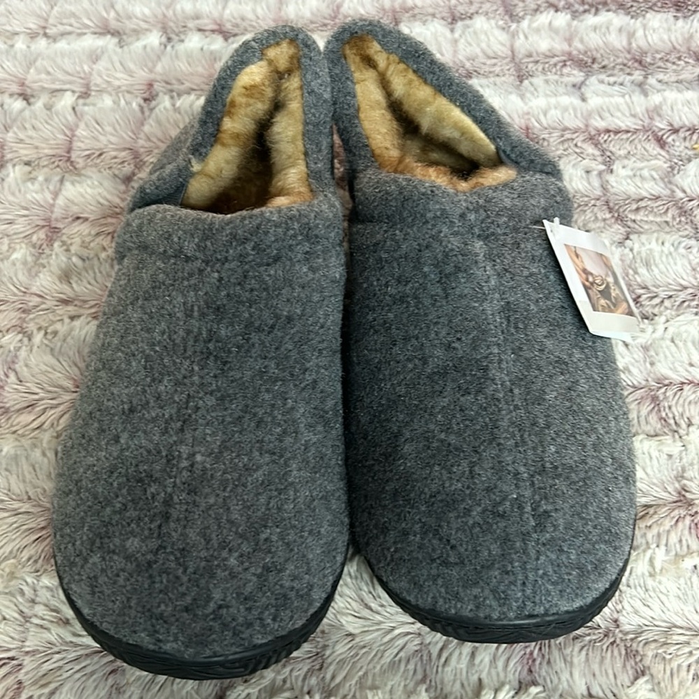 Zizor Very warm fluffy inside Men’s Slippers size 11